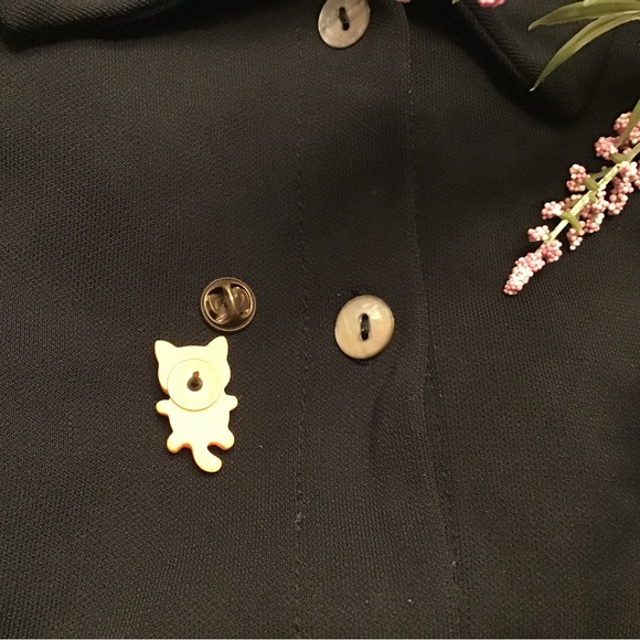 3/$9.00 Cat Lapel Pin - Picture 4 of 4